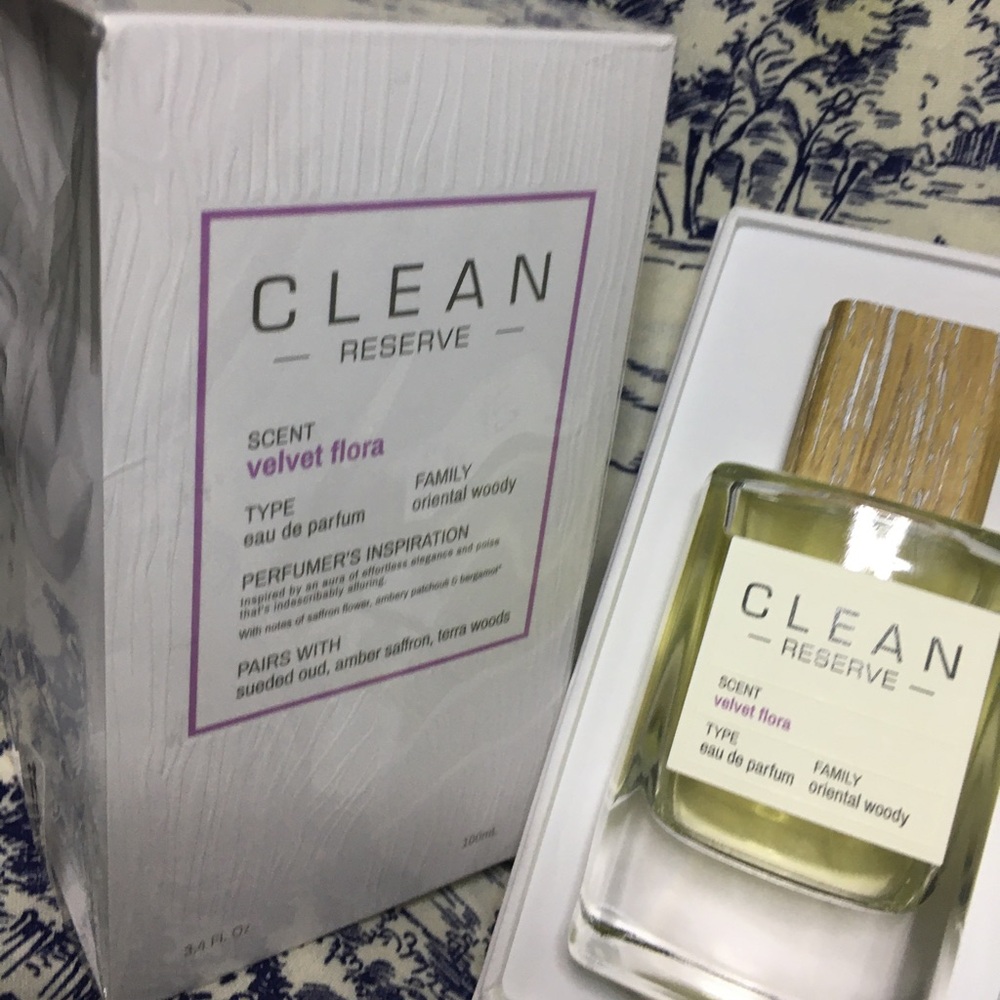 Clean reserve velvet flora 3.4 FL Oz 100 ML new in box with cat never used
